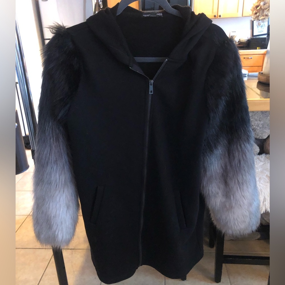 Chic Black Coat with Faux Fur Sleeves